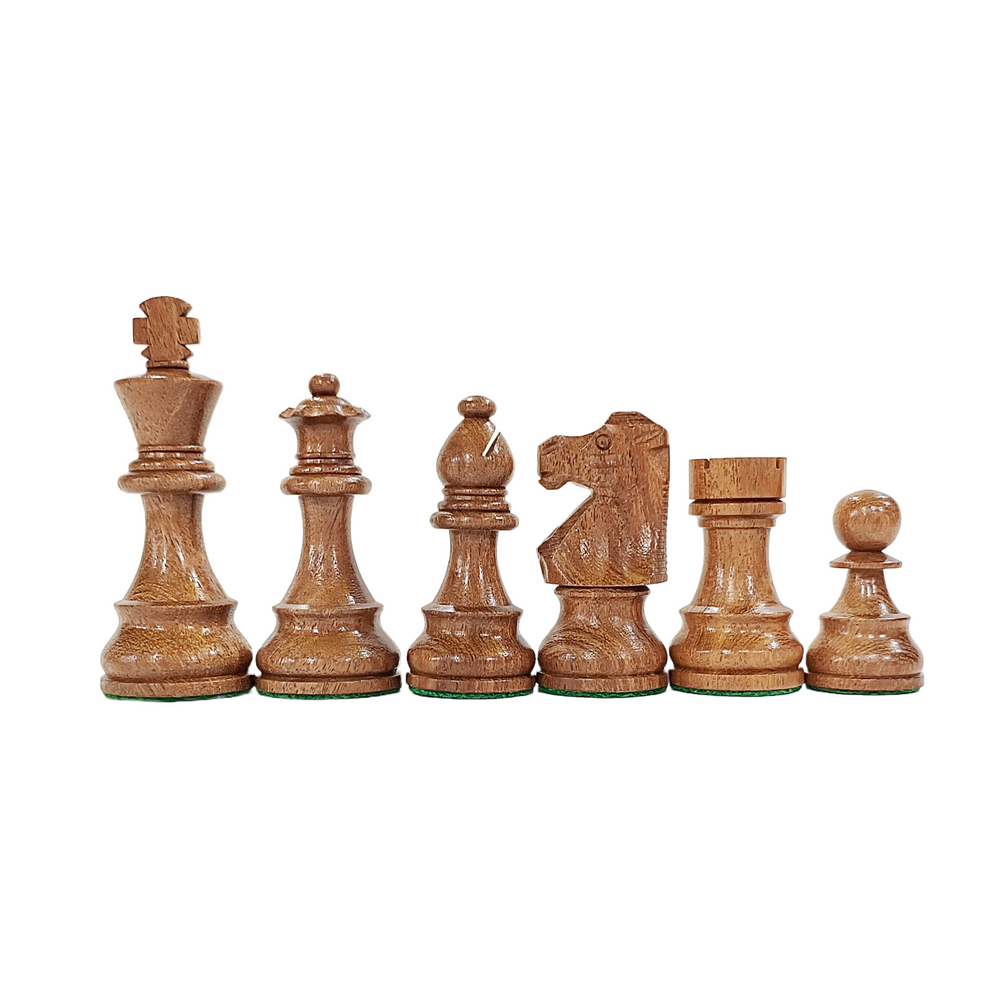French Lardy wooden Staunton chess pieces in acacia wood, featuring king, queen, knight, and pawn.