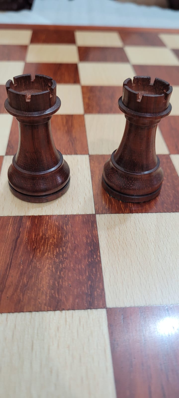 Special Edition Artist's Crafted Vintage Staunton Chess Set (RED BROWN)